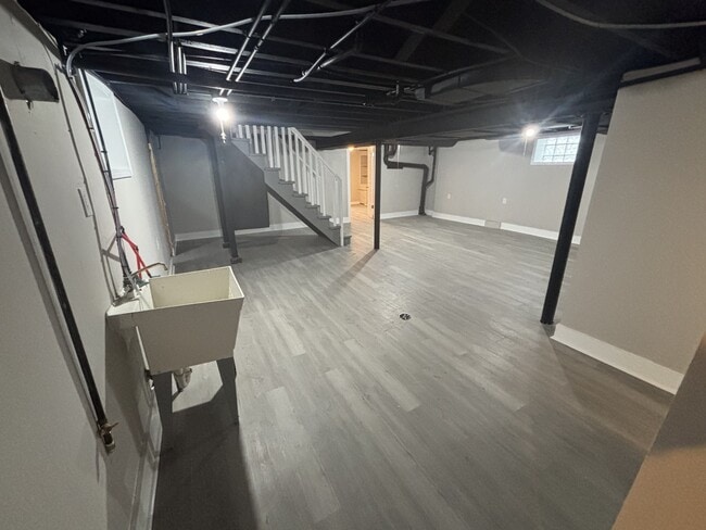 Building Photo - 373 Taft Pl