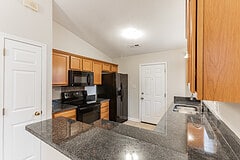 Building Photo - Beautiful ranch style home 3bed 2 bath wit...