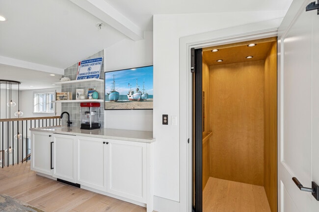 Building Photo - 503 L St