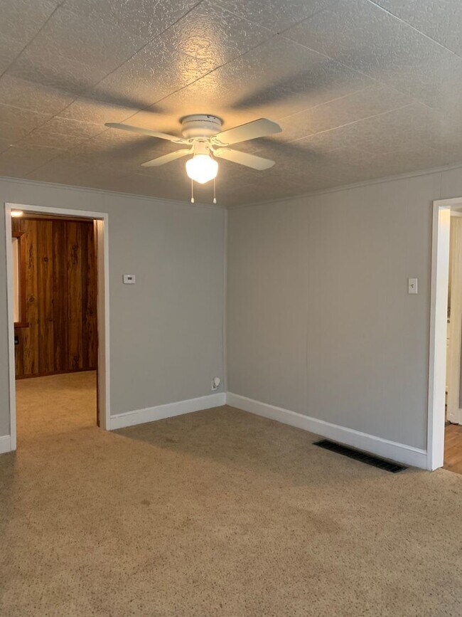 Building Photo - Single Family House located on Leitersburg Road in Smtihsburg MD
