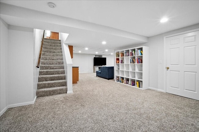 Building Photo - Spacious Ranch in Des Peres