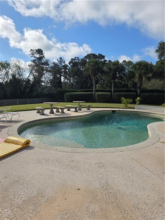 Building Photo - 205 Sutherland Dr