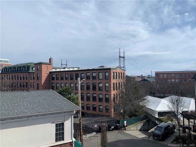 Building Photo - 1 Pine St