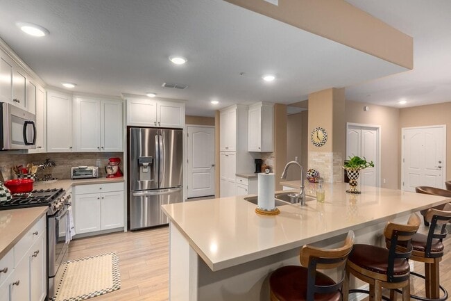 Building Photo - 2425 W Bronco Butte Trl