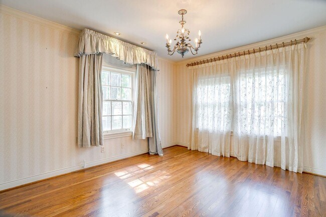 Building Photo - Prime Location- Classic 1936- 3 Bed, 3.5 Bath, Seconds from River Crest Country Club- 76107