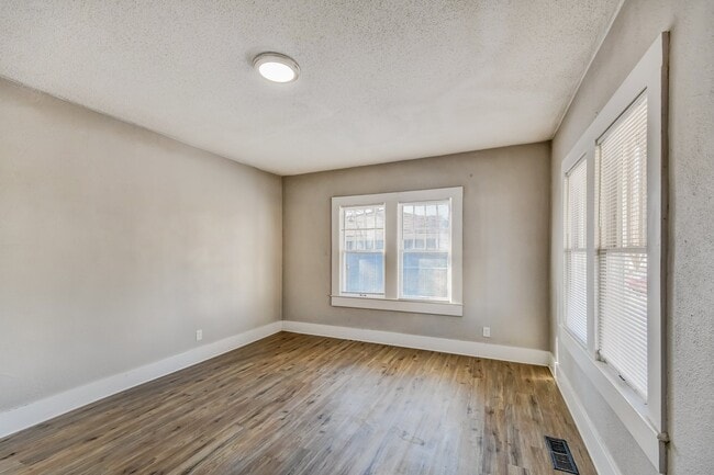 Building Photo - 1833 31st St Ensley