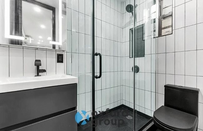 Building Photo - 3 bedroom in New York NY 10019
