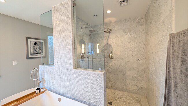 Building Photo - 40 Hull Pl