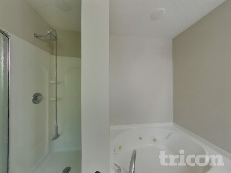 Building Photo - 12034 Alexandra Dr