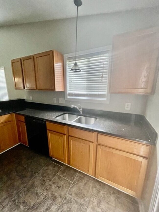 Building Photo - Welcome to the Adorable 3 bedroom 2 bath 1 car garage Home, located in the vibrant city of Charlo...