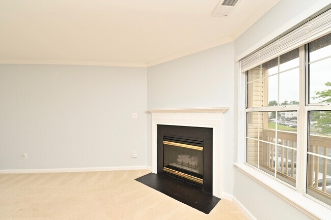 Building Photo - 10998 Koman Cir