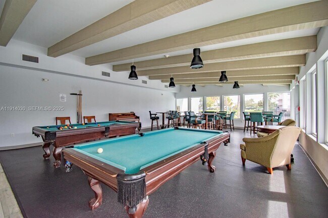 Building Photo - 2771 Taft St