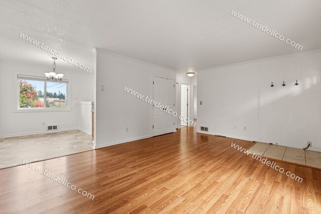 Building Photo - $500 OFF! Charming Upstairs 2BD/1BA in the Heart of Multnomah Village- Water, Sewer & Garbage Inc...