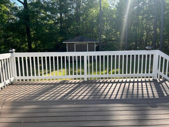 Building Photo - 110 Miller St