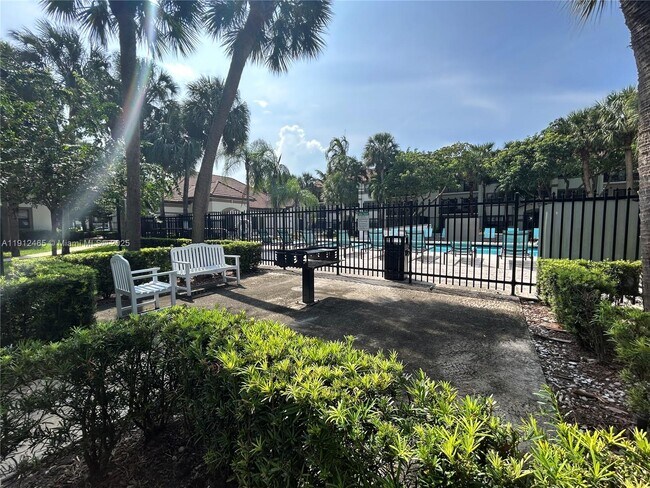 Building Photo - 540 S Park Rd