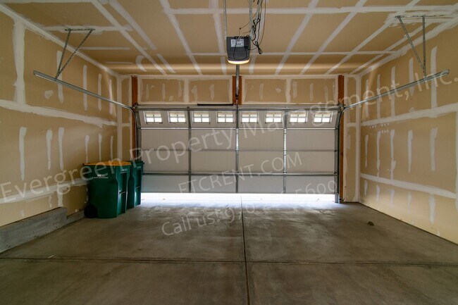 Building Photo - 5020 Cinquefoil Ln