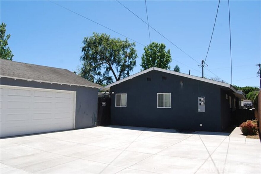 Building Photo - 184 E 19th St