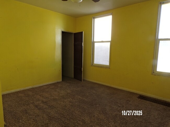 Building Photo - 814 E Main St