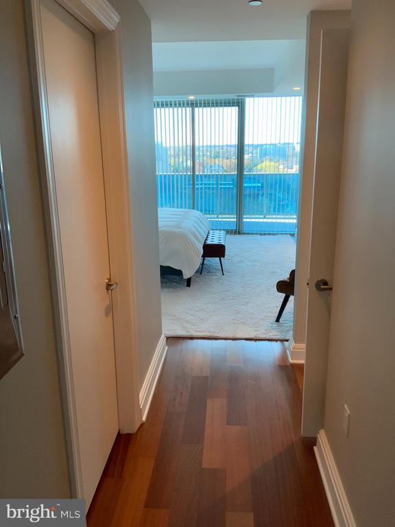 Building Photo - 1881 N Nash St