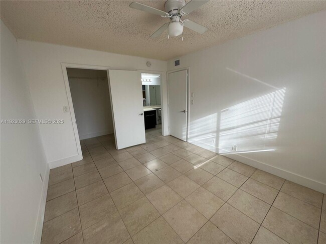 Building Photo - 5780 Rock Island Rd