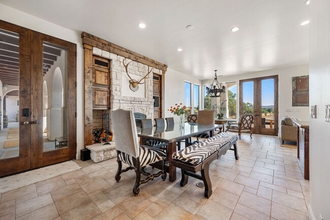 Building Photo - AVAILABLE NOW - Furnished Luxury Wine Coun...
