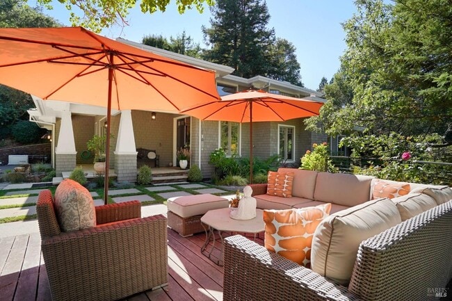 Building Photo - 10 Idlewood Rd