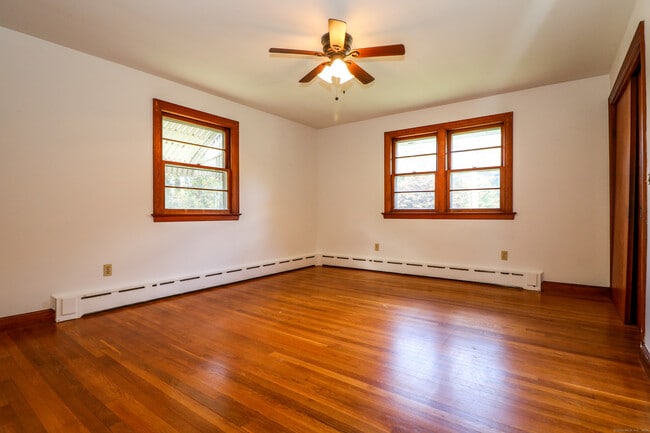 Building Photo - 408 Shelton Ave