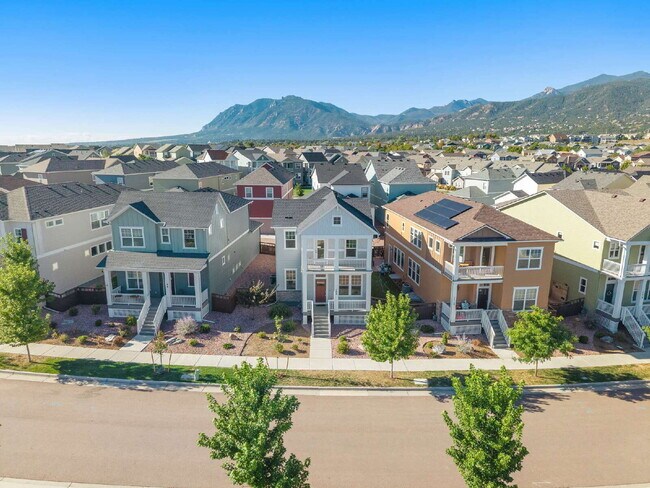 Building Photo - Modern 4 Bedroom, 2 Bathroom Westside Home with Balcony Views of Garden of the Gods!
