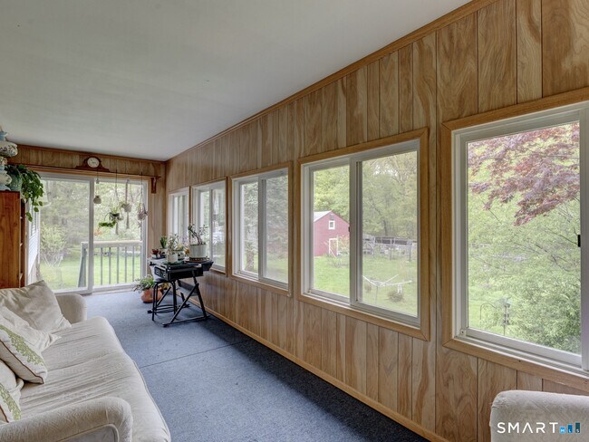 Building Photo - 384 Woodland Rd