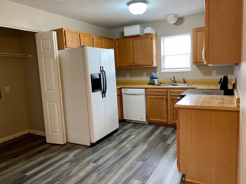 Building Photo - 1493 Sanner Drive