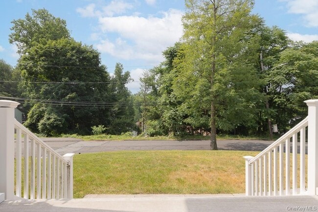Building Photo - 69 Heights Rd