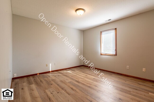 Building Photo - 1416/1418 Lakehurst Dr.