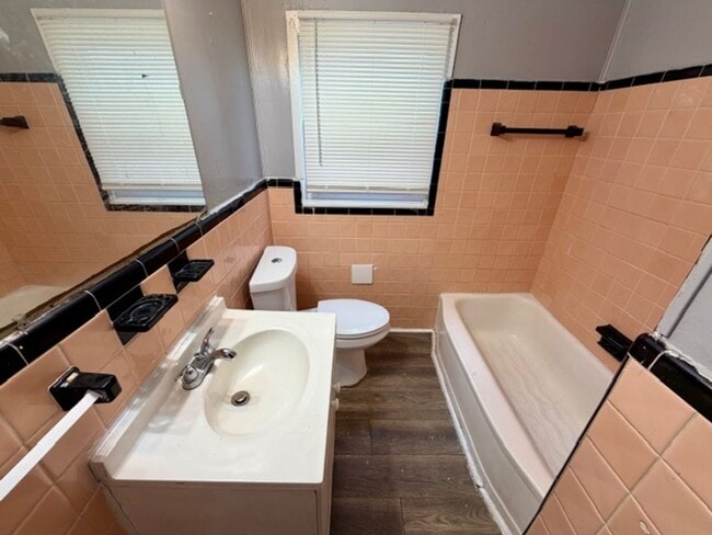 Building Photo - 3-Bedroom Section 8 Welcome