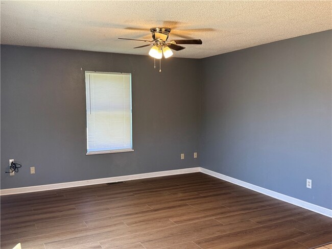 Building Photo - 1114 A Mockingbird Ln