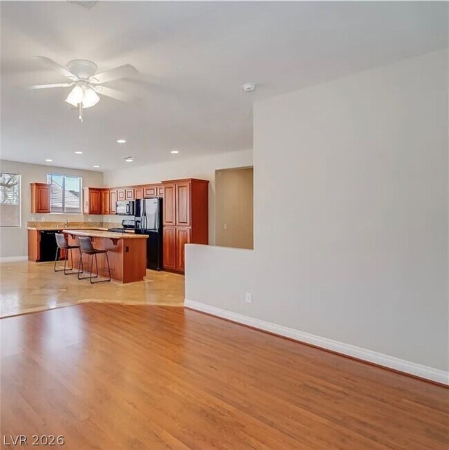 Building Photo - 2406 Paveene Ave