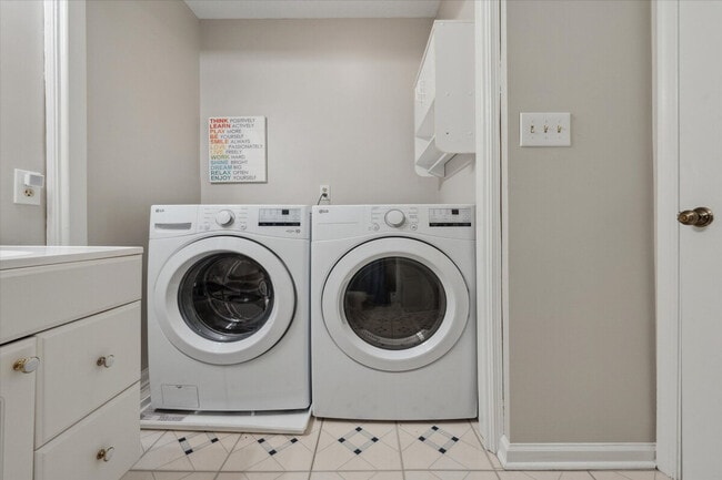 Building Photo - 107 Barbary Ct