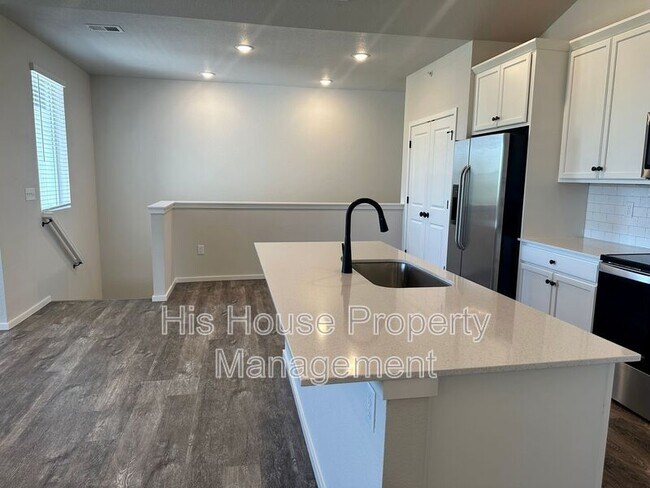 Building Photo - 2080 Autumn Moon Dr