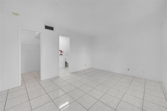 Building Photo - 2950 NW 46th Ave