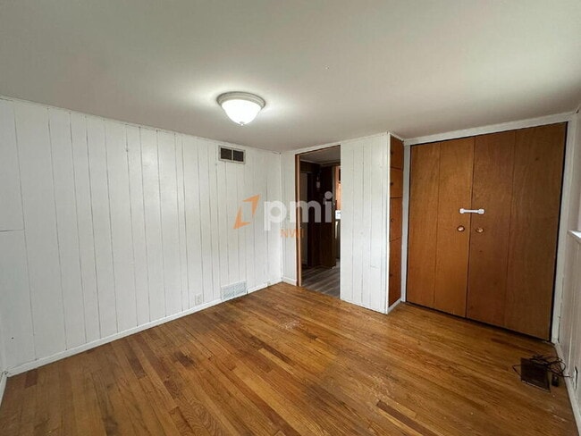 Building Photo - 810 Poplar St