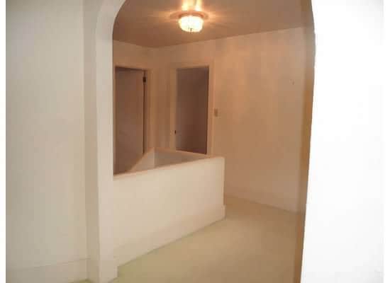 Building Photo - Broadway Hill home