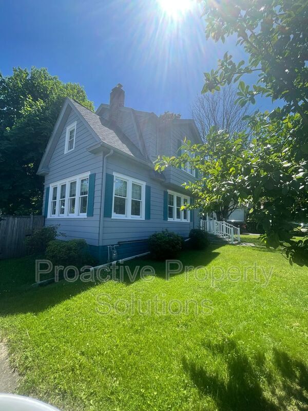 Primary Photo - 528 Lindbergh Avenue