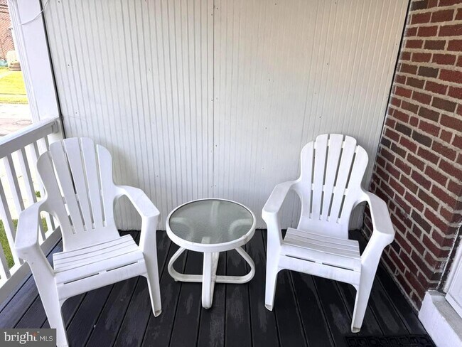 Building Photo - 230 Greenwood Rd