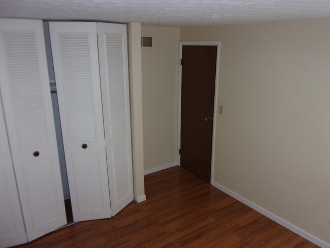 Building Photo - 4630 Cox Dr