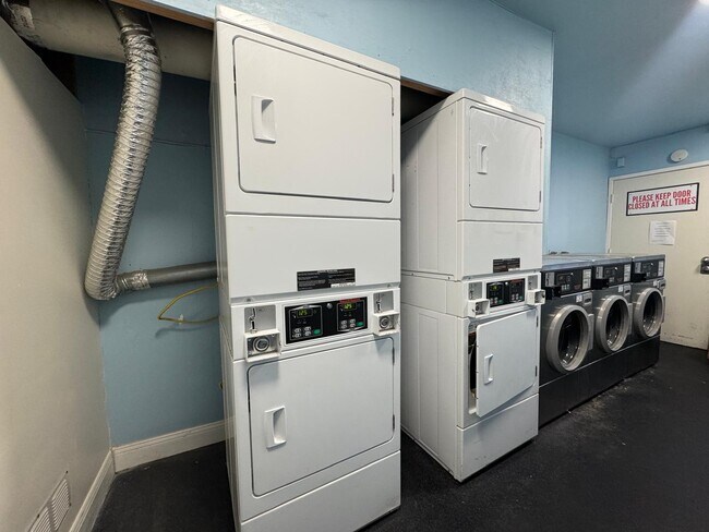 Building Photo - 3232 14th Ave