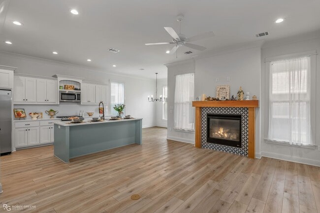 Building Photo - Gorgeous 3 bed 3 bath home for lease | Nor...