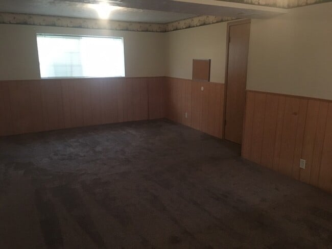 Building Photo - Spacious West Jordan Home!