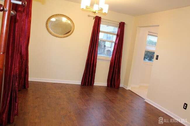 Building Photo - 707 Merrywood Dr