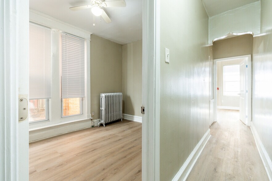 Building Photo - 3864 W Girard Ave