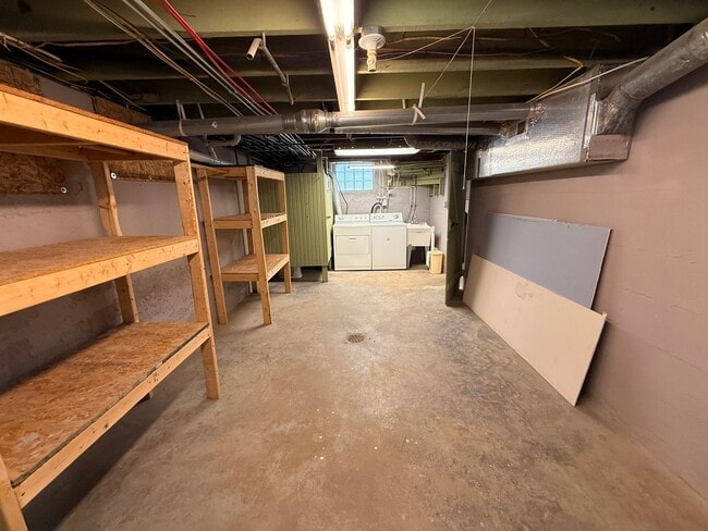 Building Photo - 3 Bedroom 2 1/2 Bathroom with one car detached garage