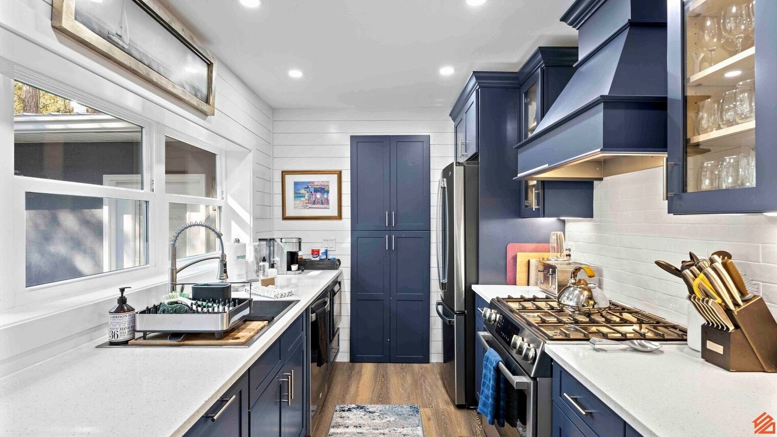 Building Photo - 116 Second Avenue Southwest-SI ID1502035P